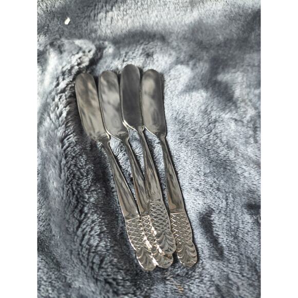 Ginkgo PINEAPPLE Butter Spreader Knives Set of 4 18/10 Stainless - Picture 1 of 3
